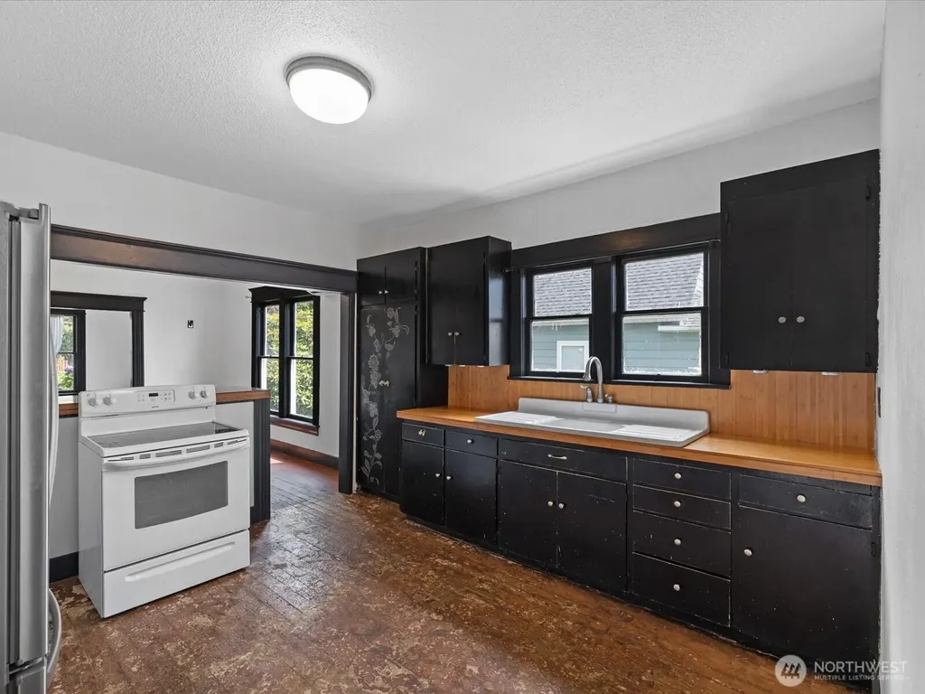 1218 E Marine View Drive Everett WA 98201