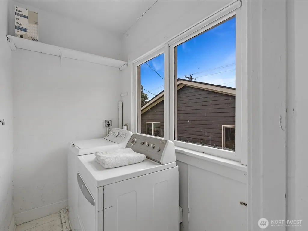 1218 E Marine View Drive Everett WA 98201