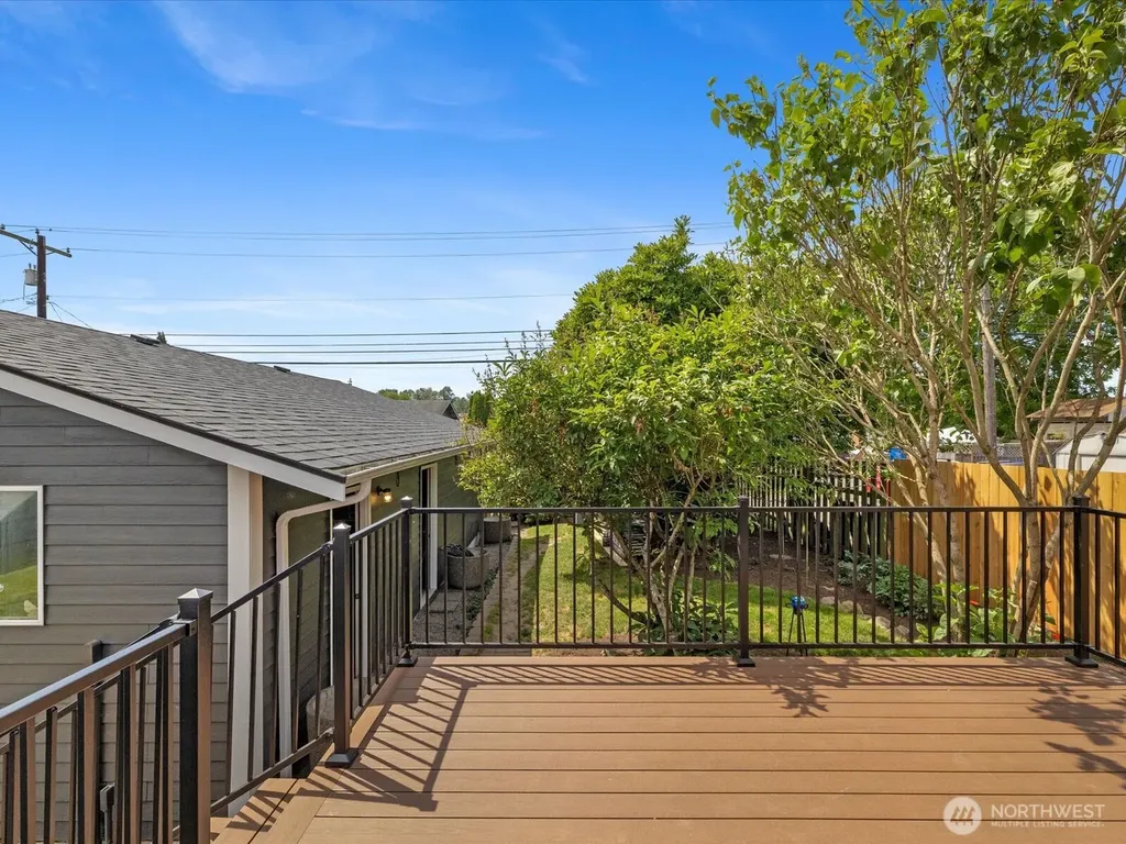 1218 E Marine View Drive Everett WA 98201