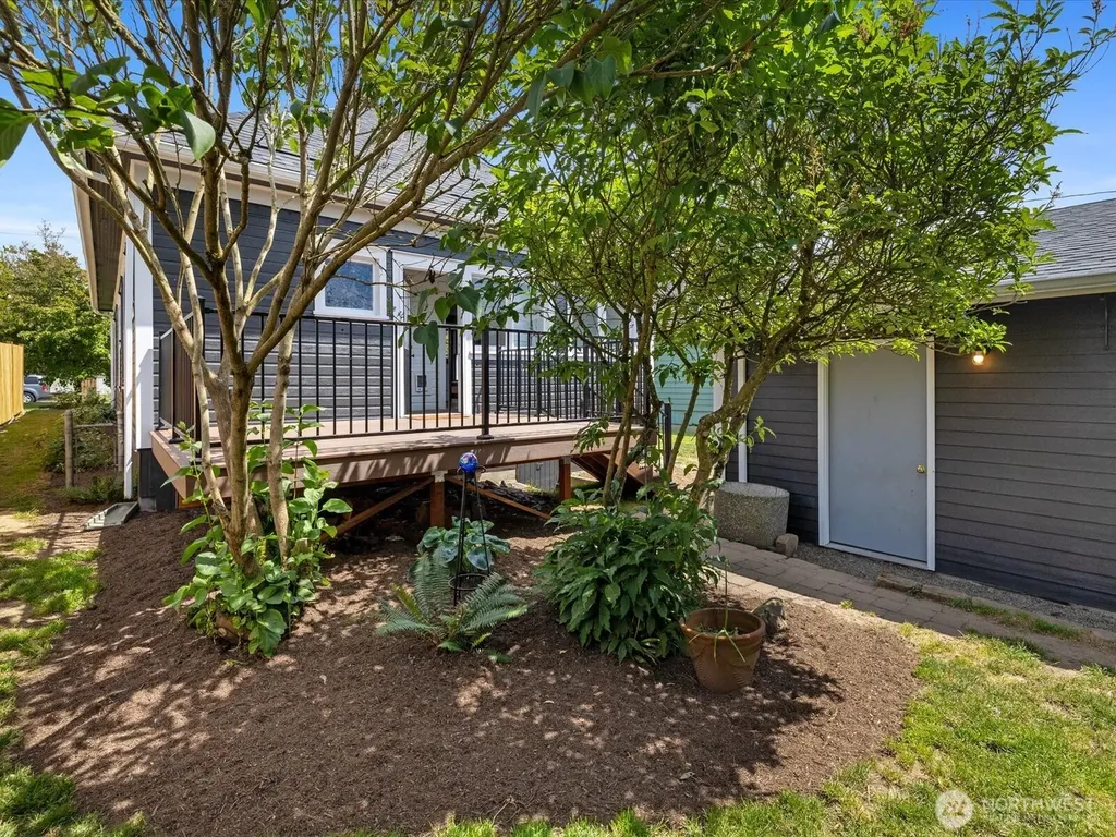 1218 E Marine View Drive Everett WA 98201