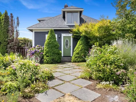 1218 E Marine View Drive Everett WA 98201