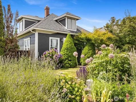 1218 E Marine View Drive Everett WA 98201
