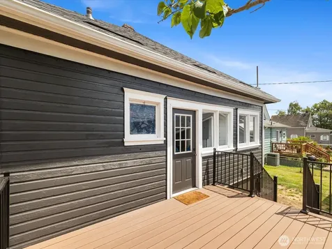 1218 E Marine View Drive Everett WA 98201