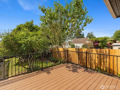 1218 E Marine View Drive Everett WA 98201