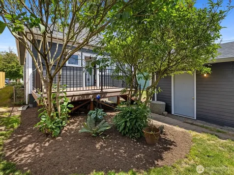 1218 E Marine View Drive Everett WA 98201