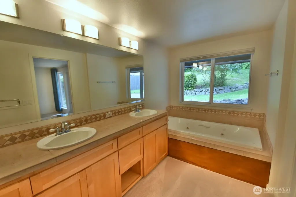 18053 25th Avenue NE Lake Forest Park WA 98155