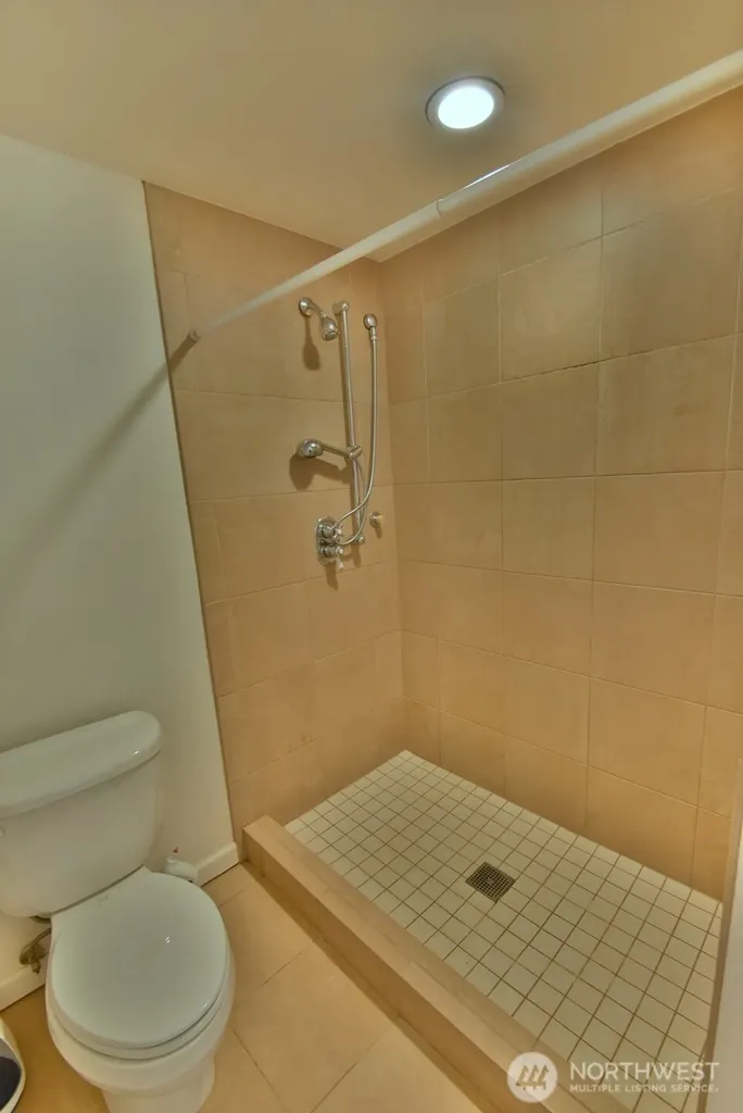 18053 25th Avenue NE Lake Forest Park WA 98155
