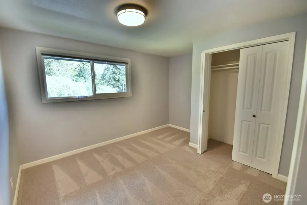 18053 25th Avenue NE Lake Forest Park WA 98155