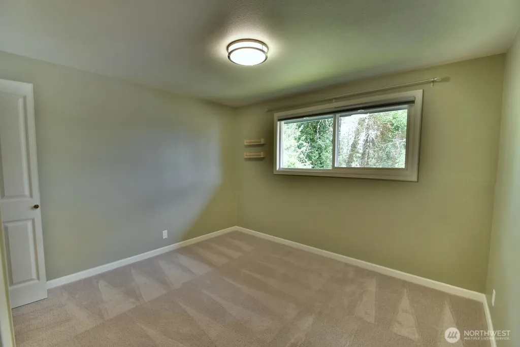 18053 25th Avenue NE Lake Forest Park WA 98155
