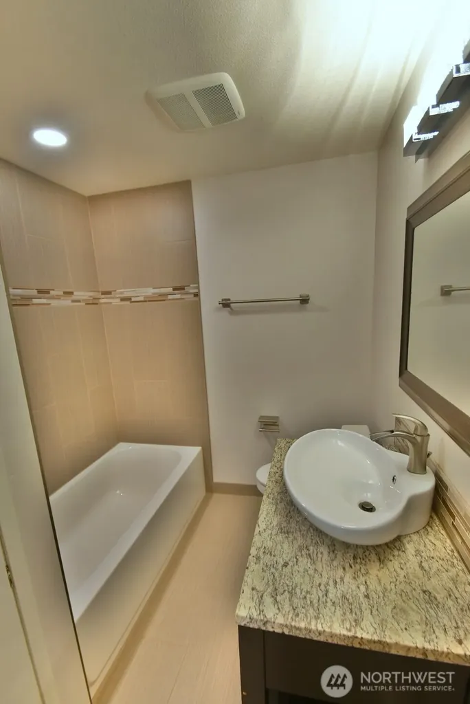 18053 25th Avenue NE Lake Forest Park WA 98155