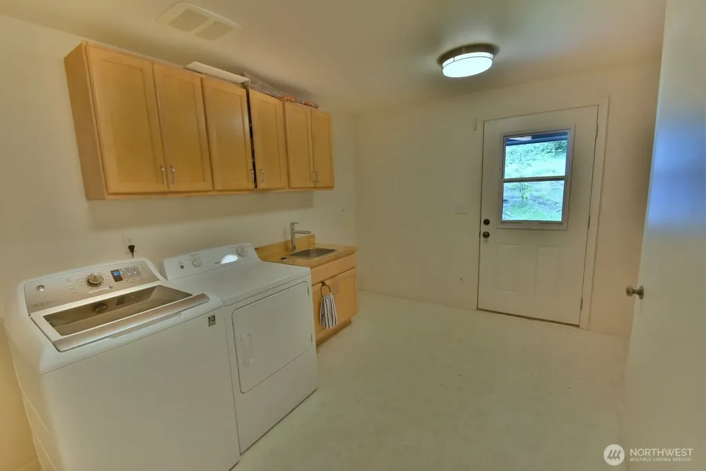 18053 25th Avenue NE Lake Forest Park WA 98155