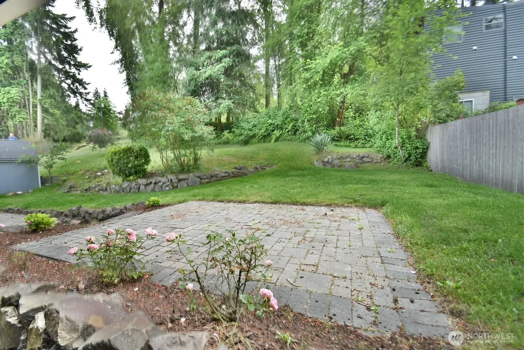 18053 25th Avenue NE Lake Forest Park WA 98155