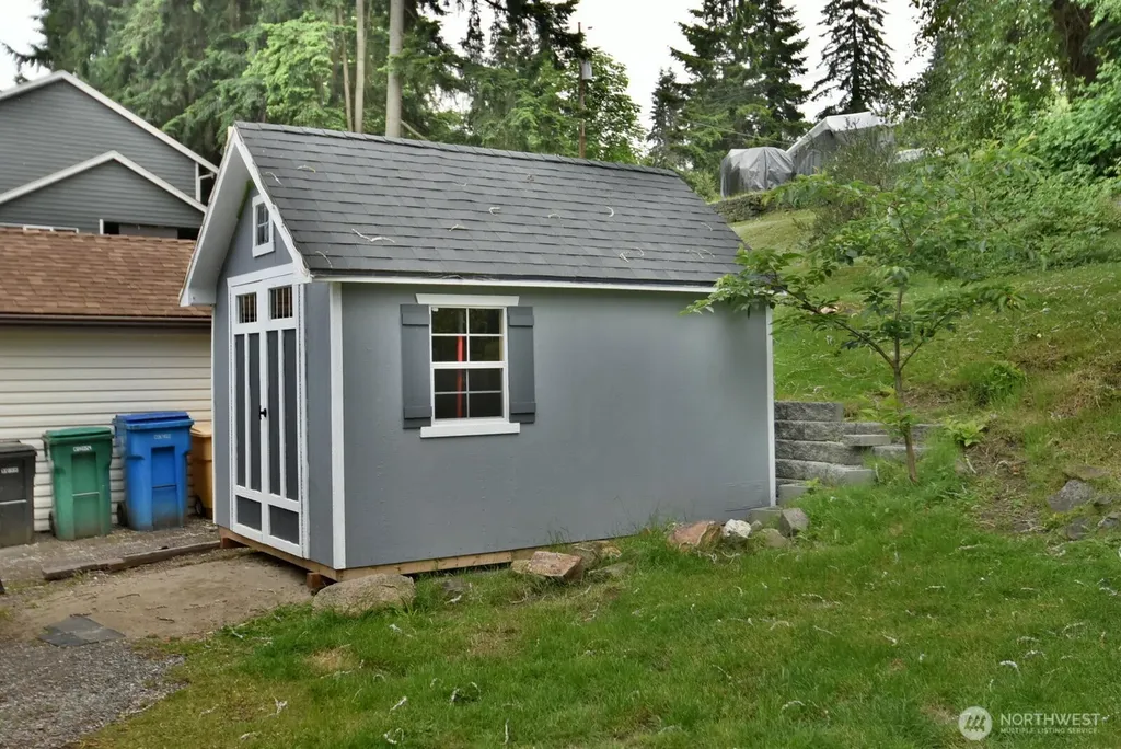 18053 25th Avenue NE Lake Forest Park WA 98155