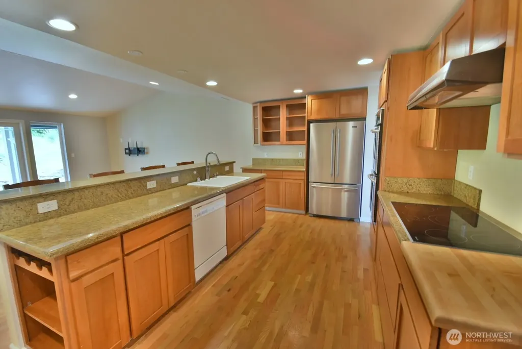 18053 25th Avenue NE Lake Forest Park WA 98155