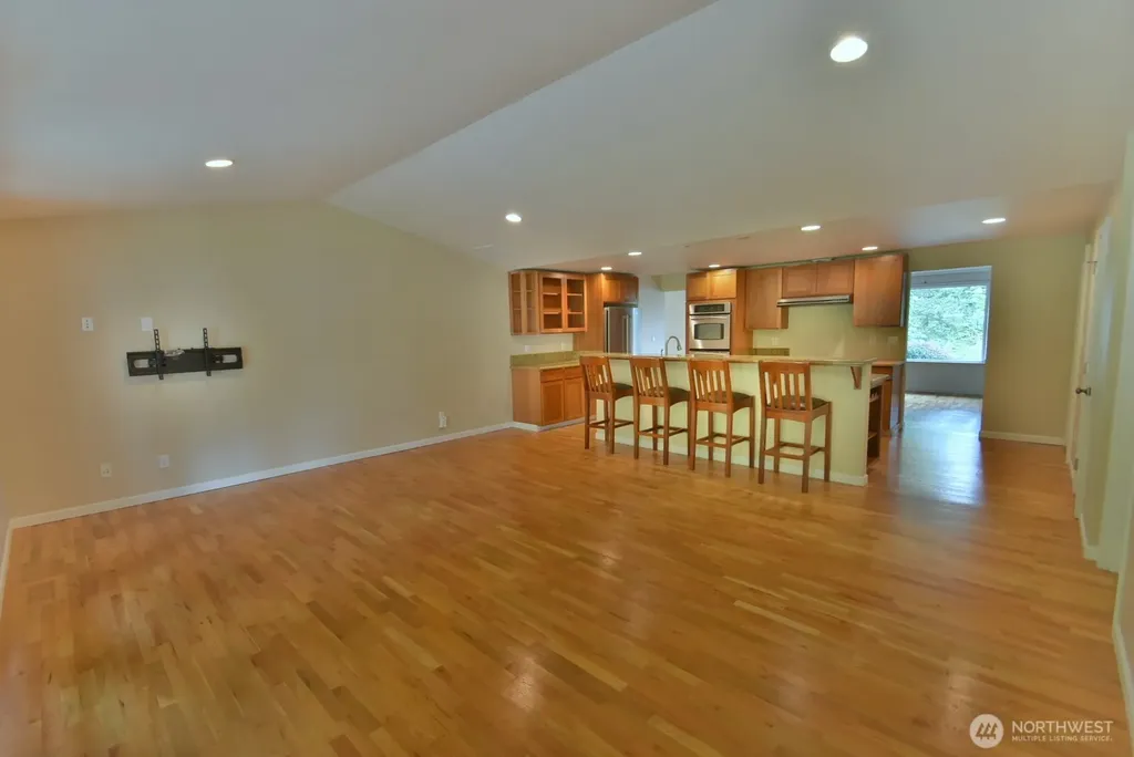 18053 25th Avenue NE Lake Forest Park WA 98155