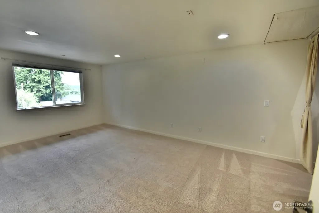 18053 25th Avenue NE Lake Forest Park WA 98155