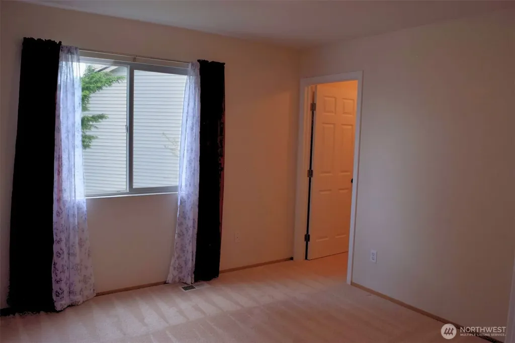 2111 Forest Ridge Dr SE Auburn WA 98002