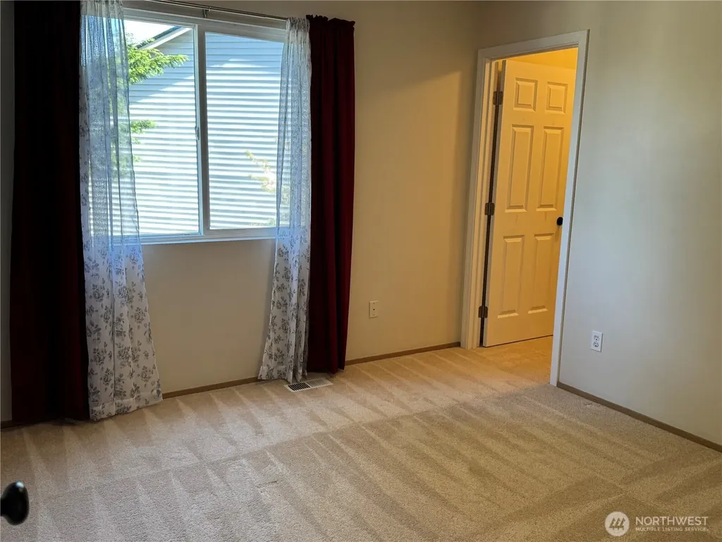 2111 Forest Ridge Dr SE Auburn WA 98002