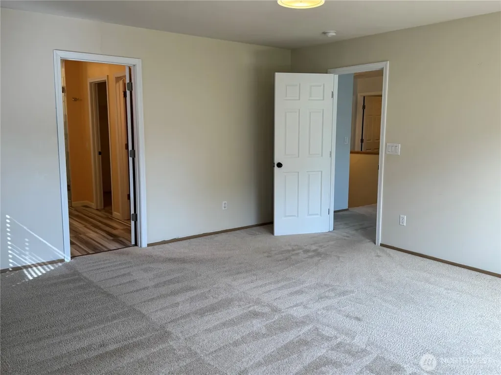 2111 Forest Ridge Dr SE Auburn WA 98002