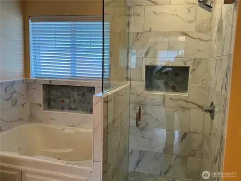 2111 Forest Ridge Dr SE Auburn WA 98002