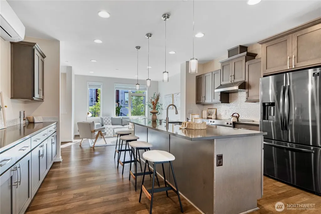 935 7th Avenue NE Issaquah WA 98029