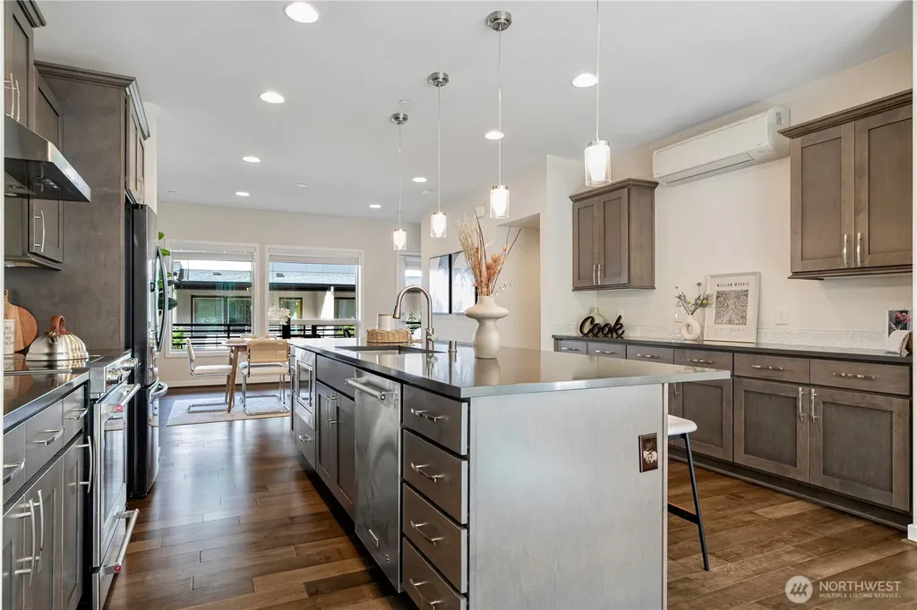 935 7th Avenue NE Issaquah WA 98029