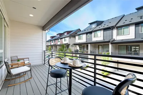 935 7th Avenue NE Issaquah WA 98029
