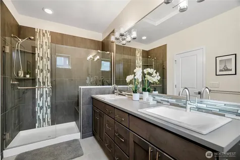 935 7th Avenue NE Issaquah WA 98029