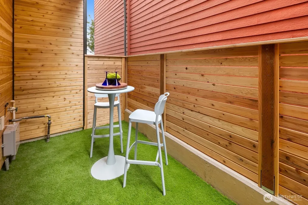 5253 California Avenue SW Seattle WA 98136