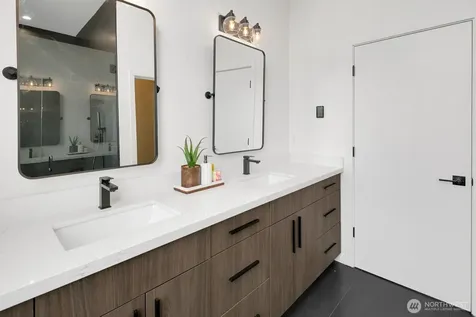 5253 California Avenue SW Seattle WA 98136