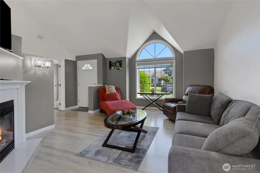 4 Lakewood Oaks Drive Lakewood WA 98499