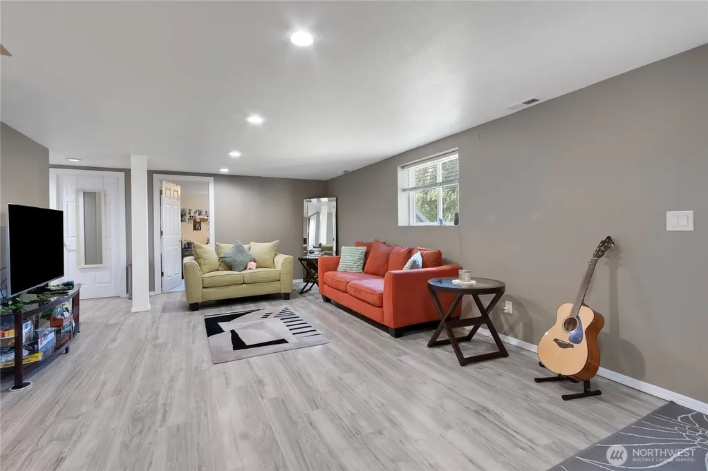 4 Lakewood Oaks Drive Lakewood WA 98499