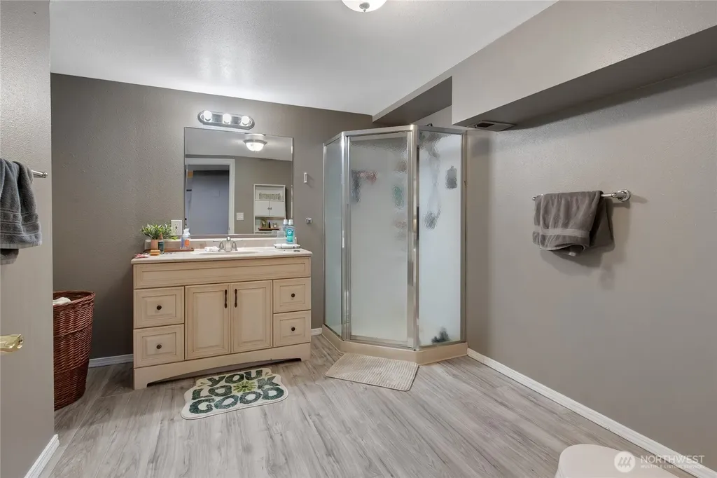 4 Lakewood Oaks Drive Lakewood WA 98499