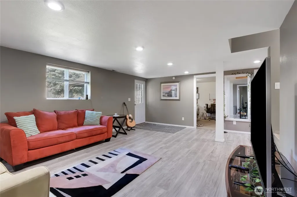 4 Lakewood Oaks Drive Lakewood WA 98499