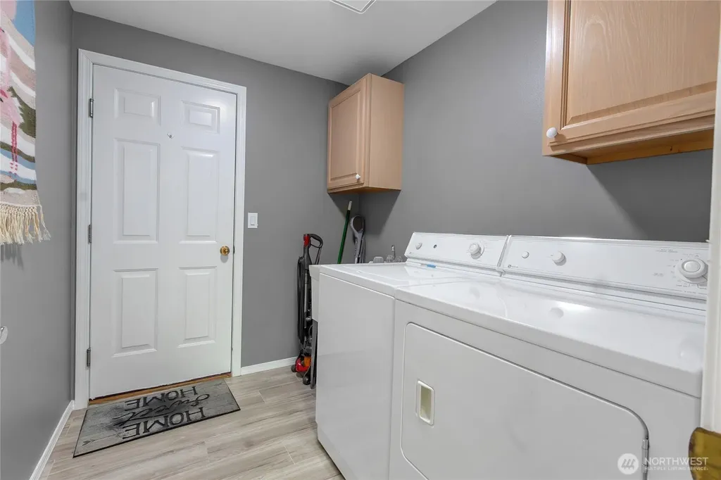 4 Lakewood Oaks Drive Lakewood WA 98499