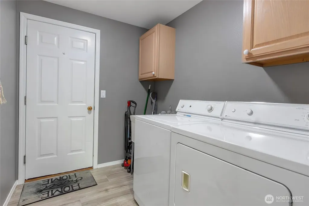 4 Lakewood Oaks Drive Lakewood WA 98499