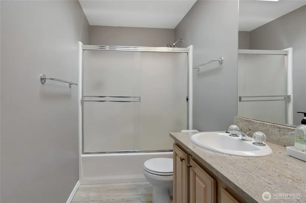 4 Lakewood Oaks Drive Lakewood WA 98499
