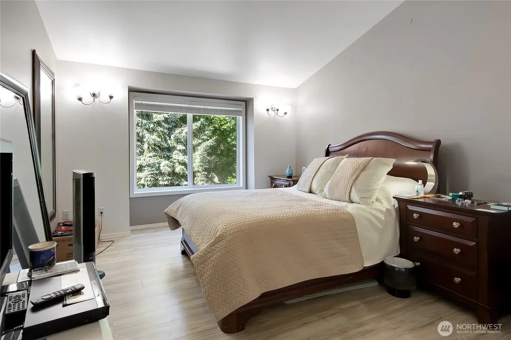 4 Lakewood Oaks Drive Lakewood WA 98499