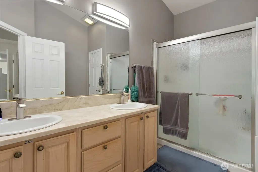 4 Lakewood Oaks Drive Lakewood WA 98499