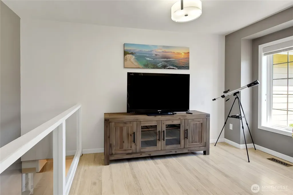 4 Lakewood Oaks Drive Lakewood WA 98499