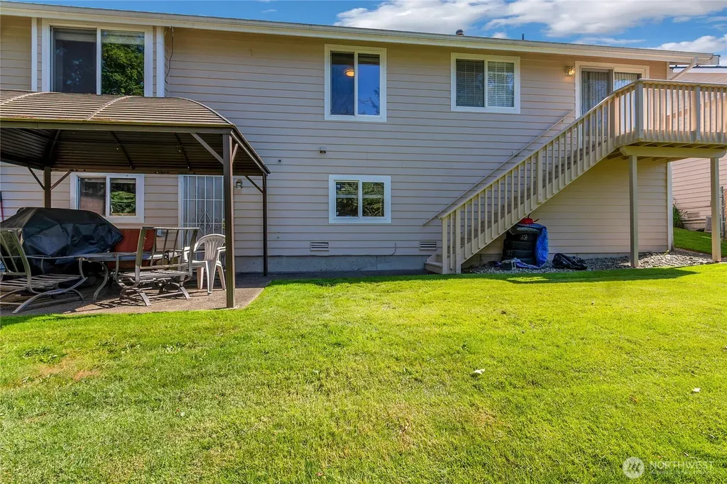 4 Lakewood Oaks Drive Lakewood WA 98499