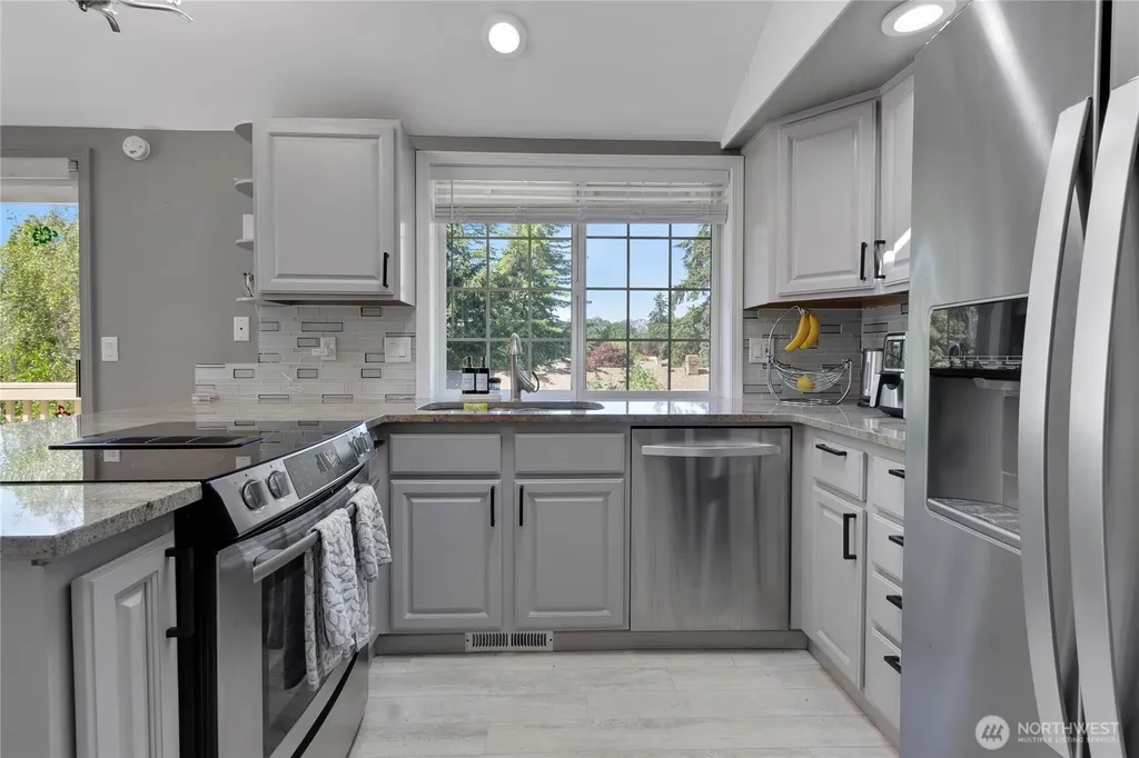 4 Lakewood Oaks Drive Lakewood WA 98499