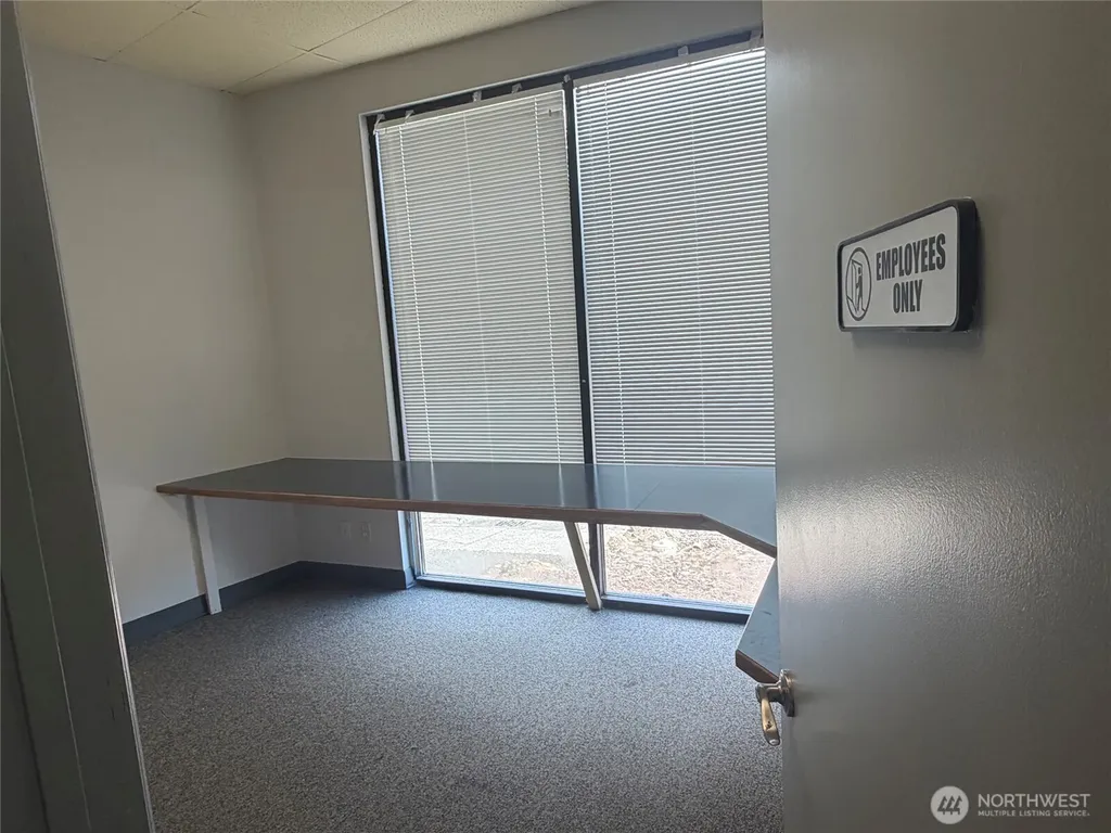 17640 1st Avenue S Burien WA 98148