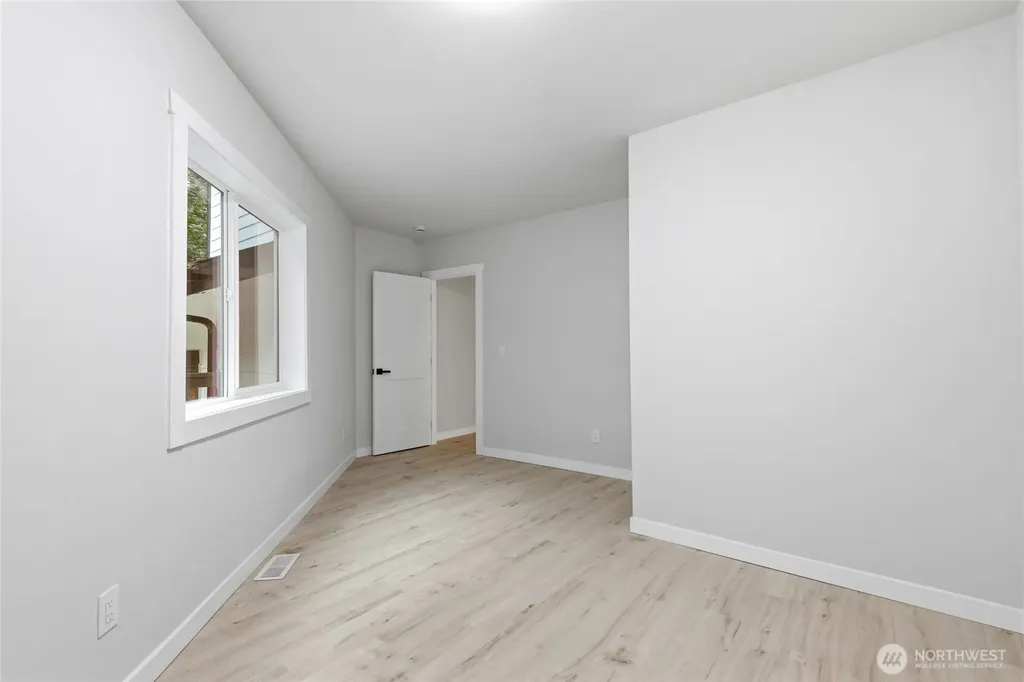 10953 N Madison Avenue NE Bainbridge Island WA 98110