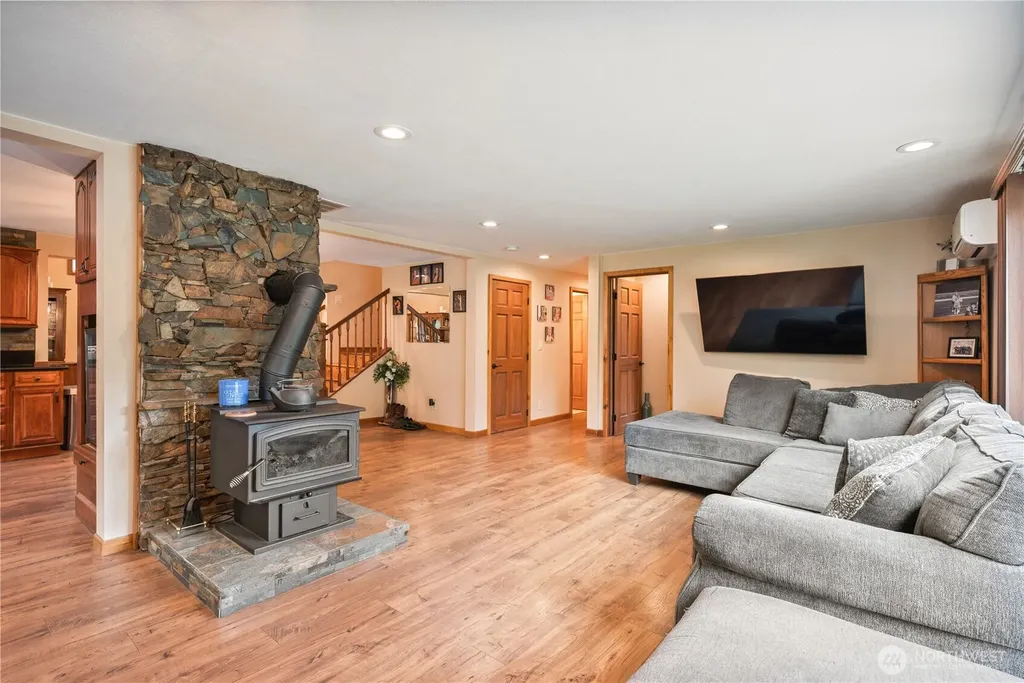 1430 Hazel Dell Castle Rock WA 98611