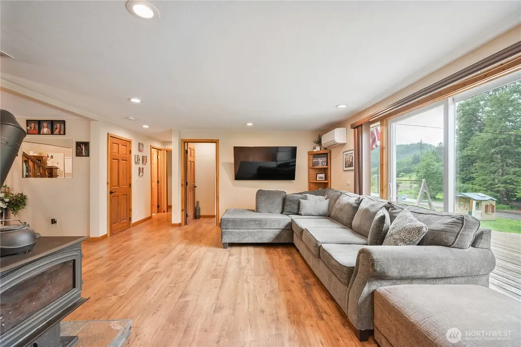 1430 Hazel Dell Castle Rock WA 98611
