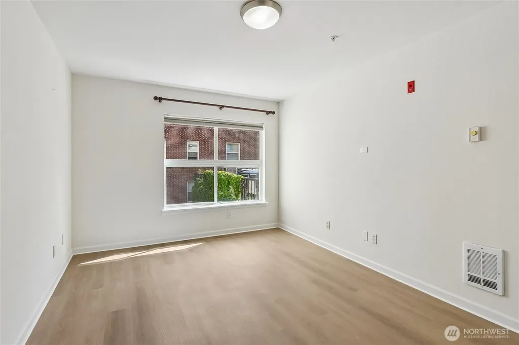 621 5th Avenue N Seattle WA 98109