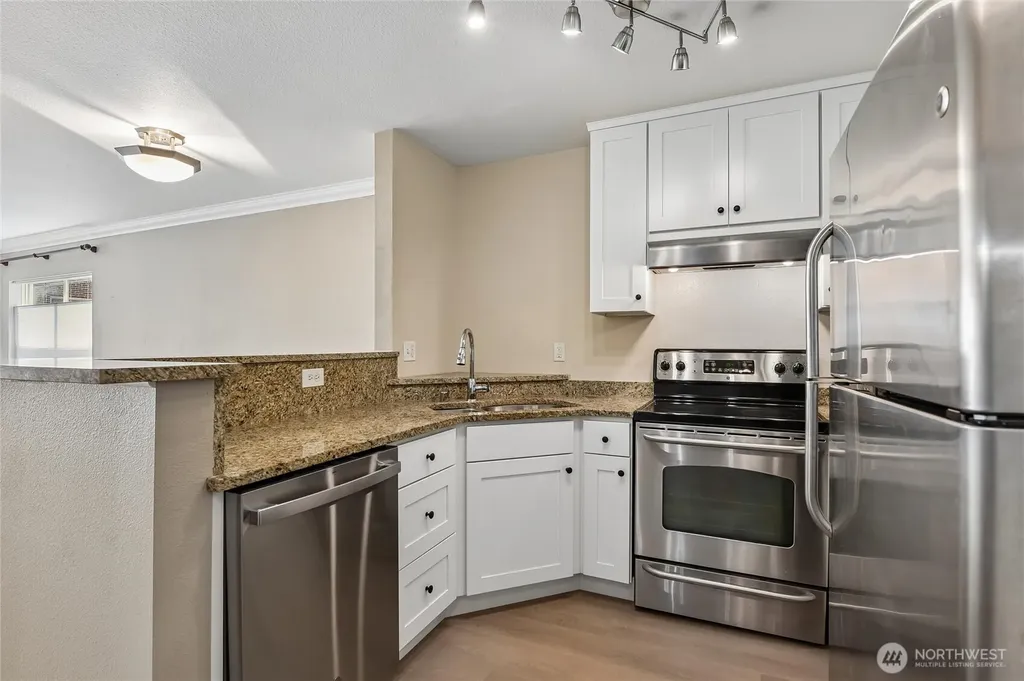 621 5th Avenue N Seattle WA 98109