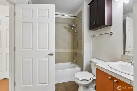 621 5th Avenue N Seattle WA 98109