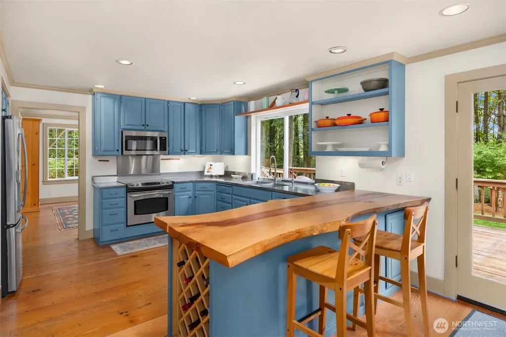 5249 Rose Avenue NE Bainbridge Island WA 98110